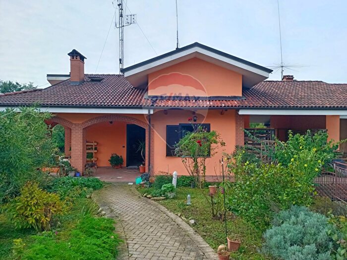 Casa con 5 locali in vendita in Via Sala, Cantalupa