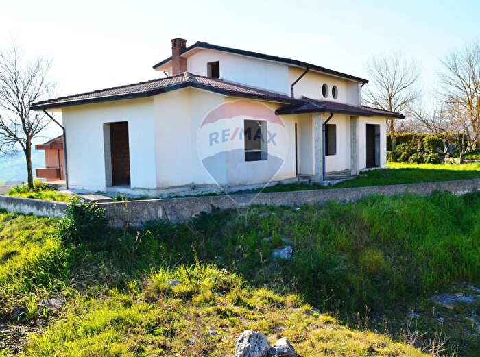 Casa con 8 locali in vendita in Via SantAngelo, Fragneto Monforte