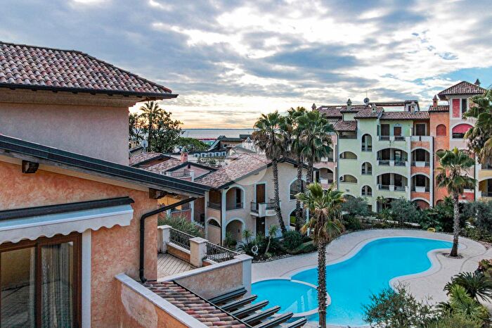 Appartamento trilocale in vendita in Lungolago Giuseppe Zanardelli, Toscolano Maderno