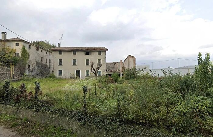 Casa con 11 locali in vendita in Pederobba Via SantElena, Montebelluna