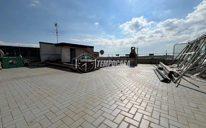 Appartamento con 5 locali in vendita in Via Pasquale Tignola, Casoria