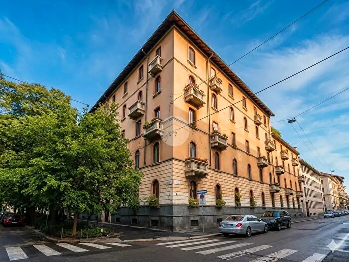 Appartamento quadrilocale in affitto in Via Fratelli Bronzetti, Milano