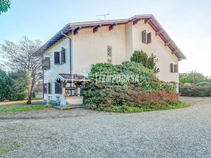 Casa quadrilocale in vendita in Via Beati, Castelletto Sopra Ticino