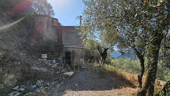 Casa trilocale in vendita in Località Para, Airole