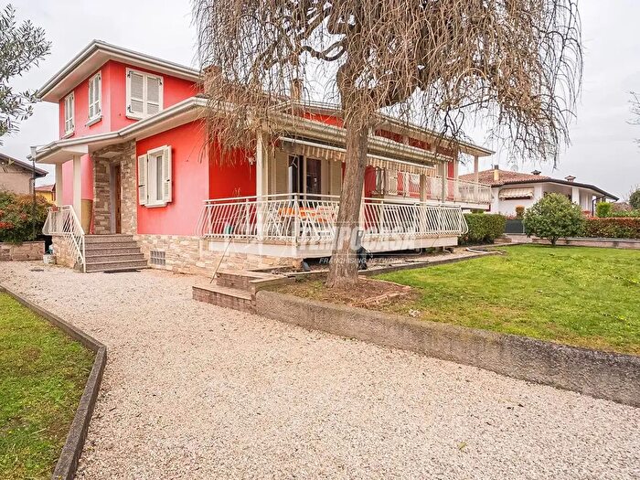 Casa con 6 locali in vendita in Via Bassa, Montichiari