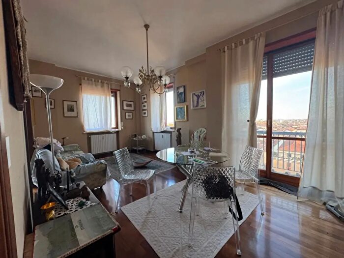 Appartamento quadrilocale in vendita in Via Giosuè Carducci, Piacenza