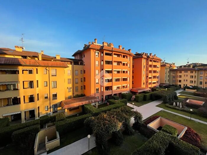 Appartamento bilocale in affitto in Via Carlo Montanari, Monza
