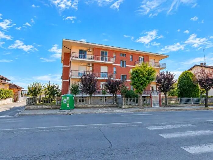 Appartamento trilocale in vendita in Via Vittorio Emanuele II, Sommariva Del Bosco