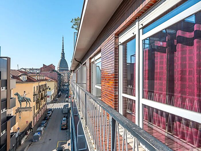 Appartamento trilocale in vendita in Via Tarino Bis, Torino
