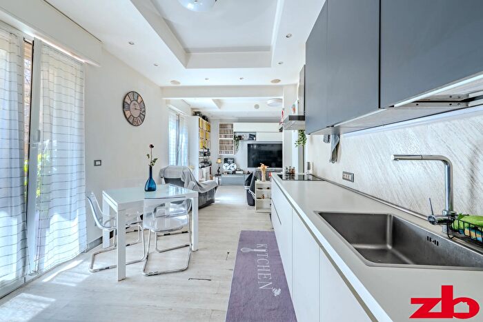 Appartamento con 6 locali in vendita in Via Giulio Tanini, Genova