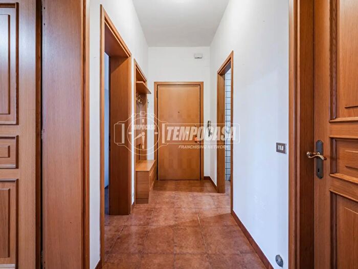 Appartamento trilocale in vendita in Via Santa Caterina, Modena