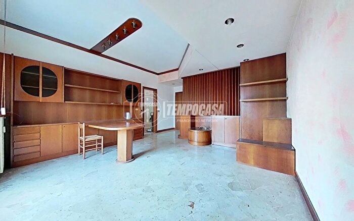 Appartamento quadrilocale in vendita in Via IV Novembre, Cogliate