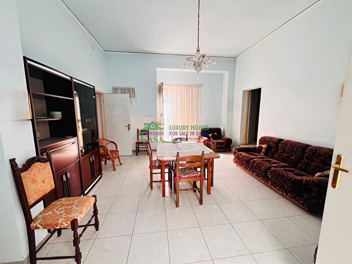 Casa con 6 locali in vendita in Via Ricasoli, Comiso