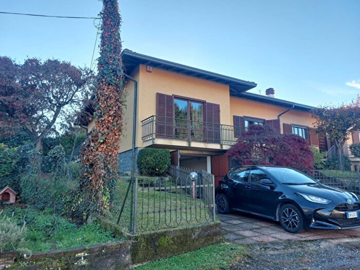 Casa con 7 locali in vendita in Via Mulino di Cima, Travedona Monate