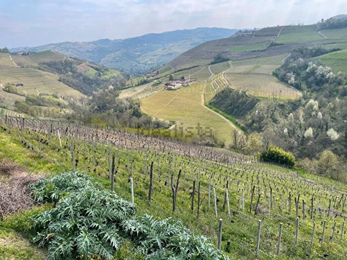 Casa in vendita in Castiglione Tinella