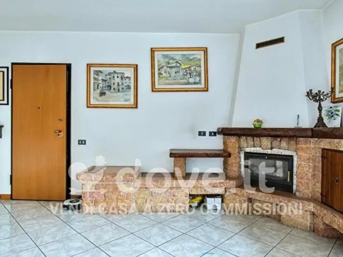 Appartamento quadrilocale in vendita in Via Provinciale, Villa DOgna