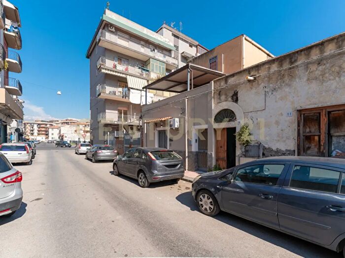 Casa trilocale in vendita in Via Galileo Ferraris, Catania