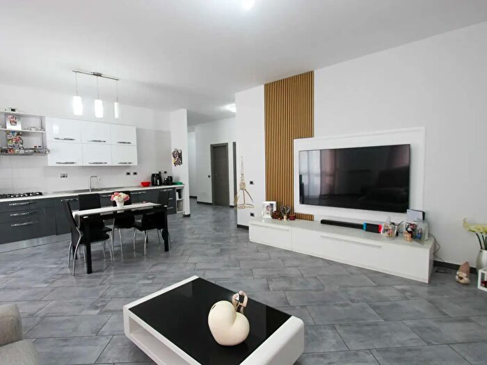 Appartamento quadrilocale in vendita in Piazza Luigi Rey, Vinovo