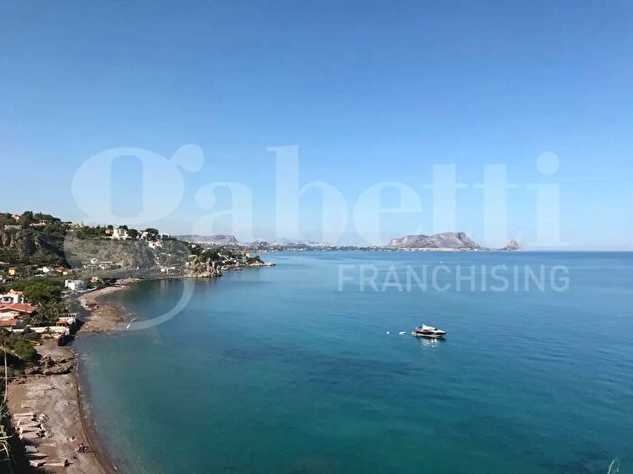 Appartamento trilocale in affitto in Contrada Tue Torri Snc, Altavilla Milicia