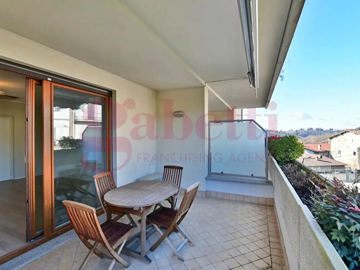 Appartamento bilocale in vendita in Via Giovanni XXIII, Carimate