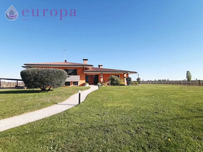 Casa con 5 locali in vendita in Chions