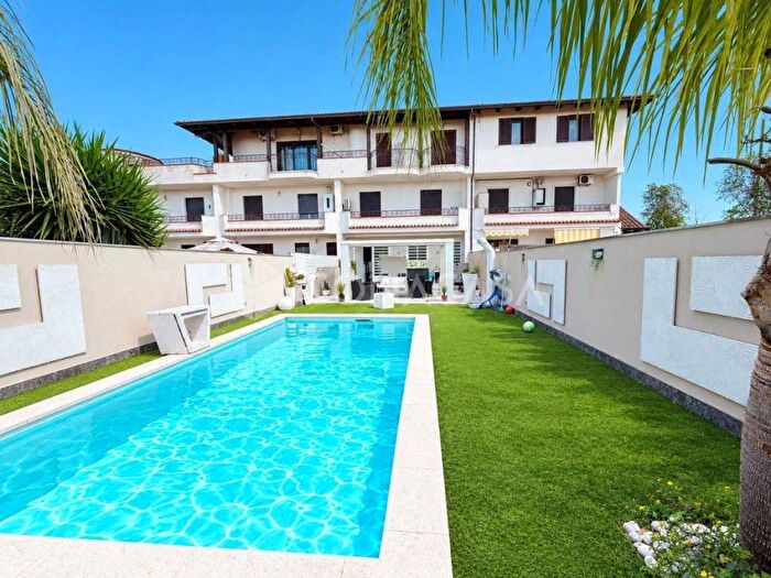 Casa quadrilocale in affitto in Via Reginelle, Licola Paese, Giugliano in Campania