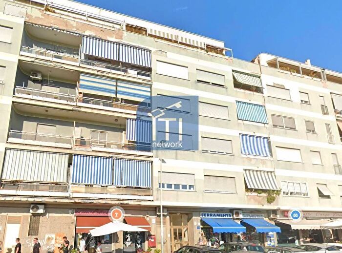 Appartamento trilocale in vendita in Via dellAppagliatore, Roma