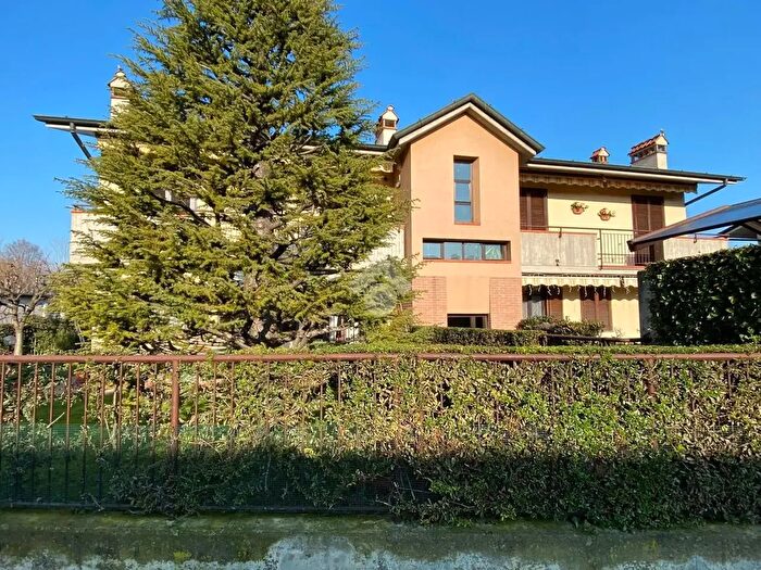 Appartamento bilocale in vendita in Via Giuseppe Ungaretti, Casirate D'Adda