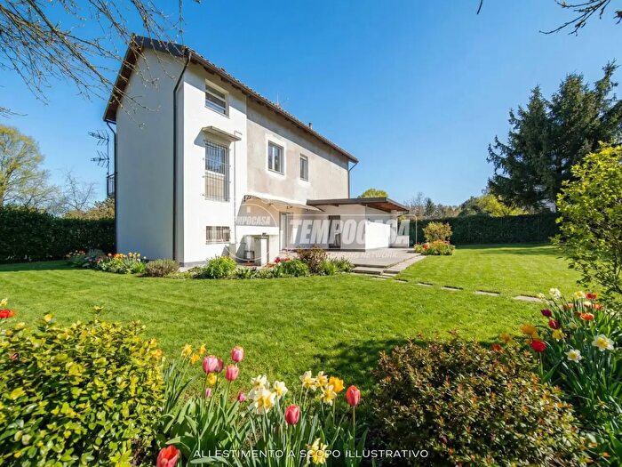 Casa trilocale in vendita in Via Luigi Cadorna, Cairate