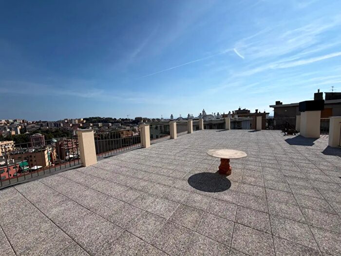 Appartamento con 5 locali in affitto in Via Imperiale, Genova