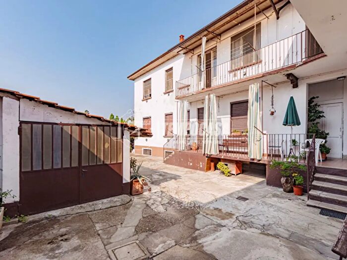 Casa con 6 locali in vendita in Via Bercleda, Vigevano