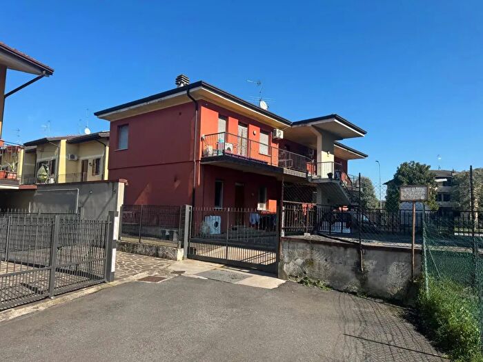 Case in Vendita e in Affitto - 2