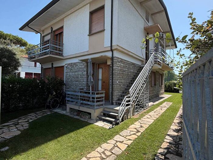 Casa con 6 locali in affitto in Lido di Camaiore, Camaiore