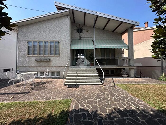 Casa con 5 locali in vendita in Via Allende, Brescello