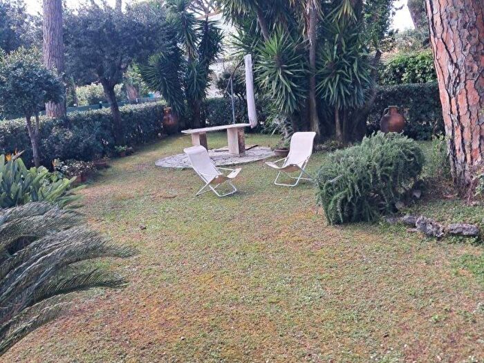 Casa con 6 locali in affitto in Via Albisola Marina, Fregene, Fiumicino