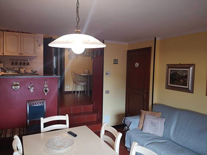 Appartamento trilocale in affitto in Via dei Cantù, Centro, Castione della Presolana