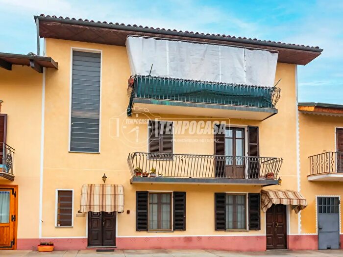 Appartamento con 6 locali in vendita in Strada Bianchi, Villanova DAsti