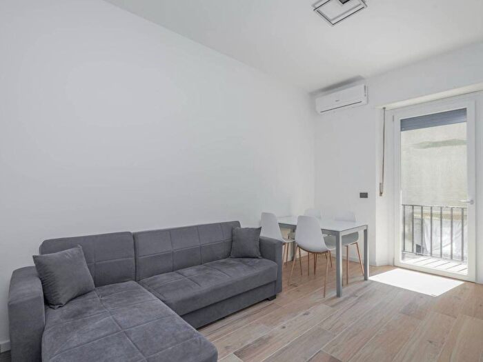 Appartamento trilocale in affitto in Via Piossasco, Aurora, Torino