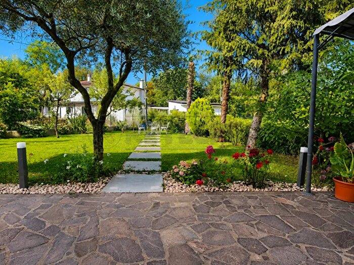 Casa con 7 locali in vendita in Camisano Vicentino