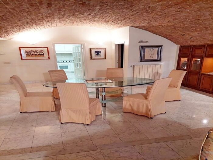 Appartamento quadrilocale in vendita in Via delle Terme, Siena