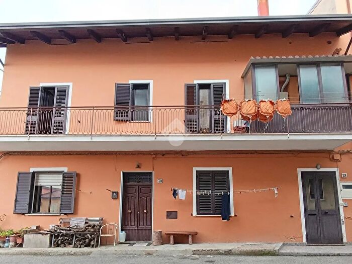 Appartamento quadrilocale in vendita in Via Tunisi, Cropani