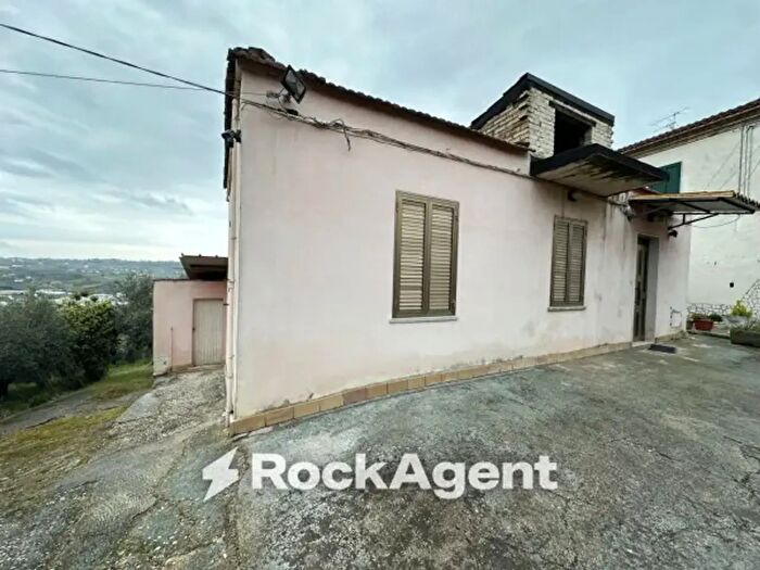 Casa con 6 locali in vendita in Contrada Montupoli Foro, Miglianico