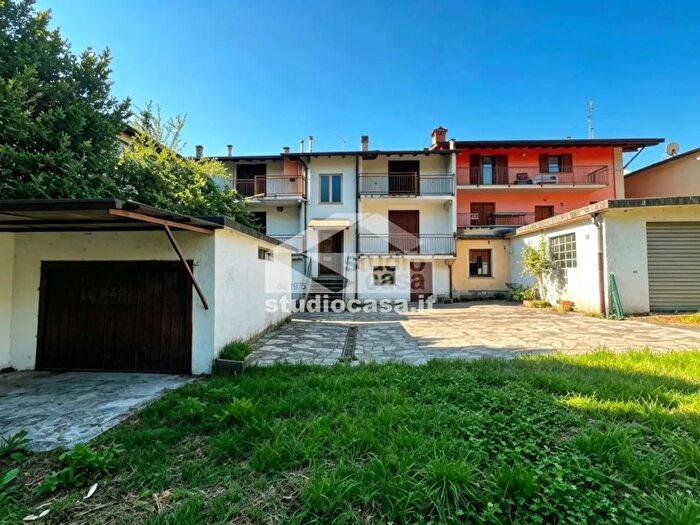 Appartamento trilocale in vendita in Via Nazionale, Pianico