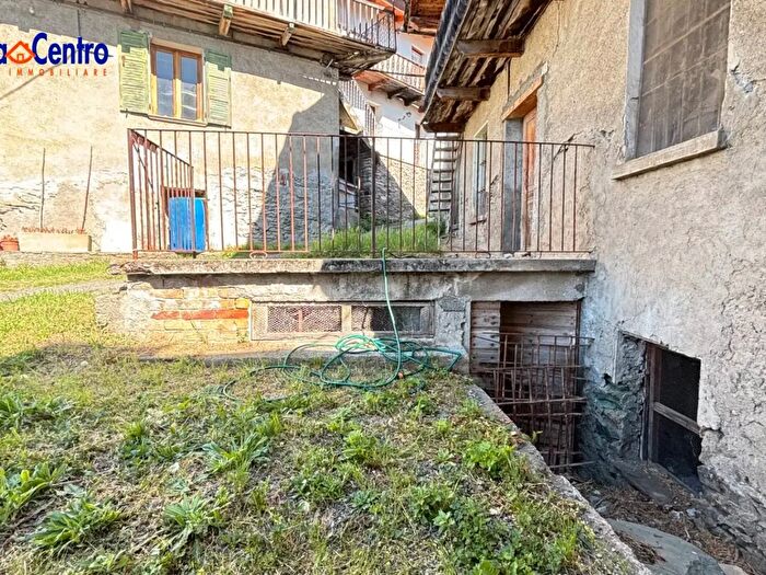Casa con 9 locali in vendita in Frazione Champretavy, Saint Pierre