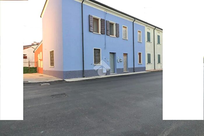 Casa con 7 locali in vendita in Via Gramsci, Porto Mantovano