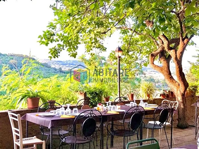 Casa con 12 locali in vendita in Bibbona