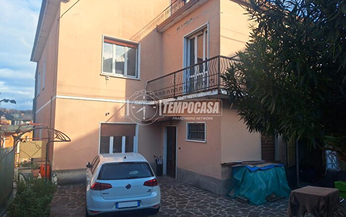 Casa con 7 locali in vendita in Via Luciano Manara, Carate Brianza