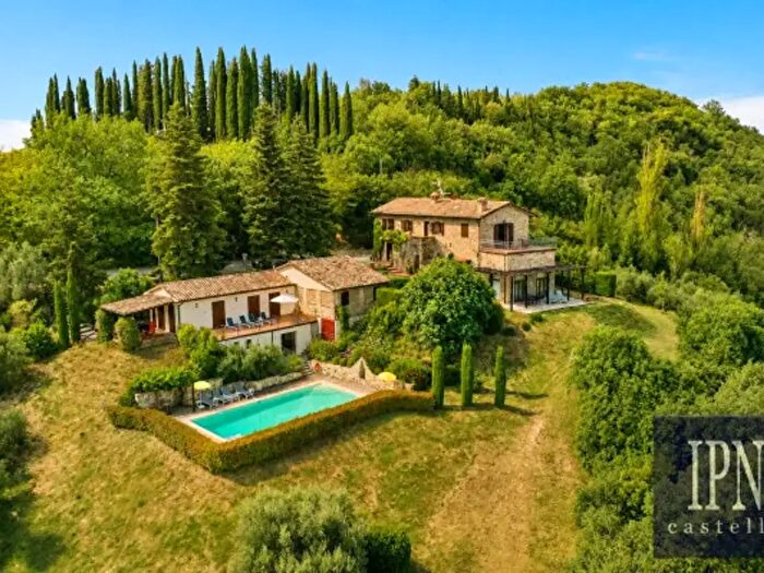Casa con 6 locali in vendita in Montone