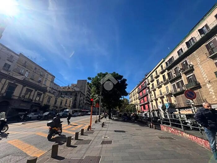 Appartamento trilocale in vendita in Via Antonio Villari, Napoli