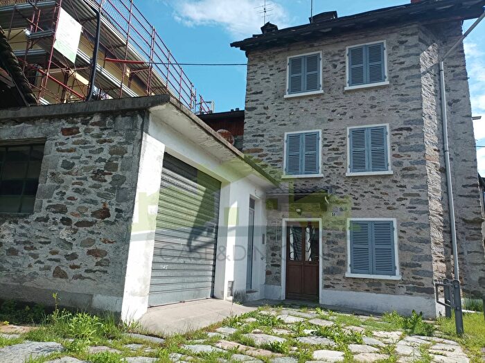 Casa con 6 locali in vendita in Scopa